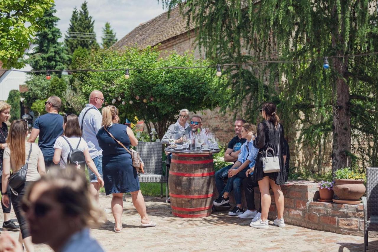 Vaj Bisztró és Vendégház Palkonya Esterno foto