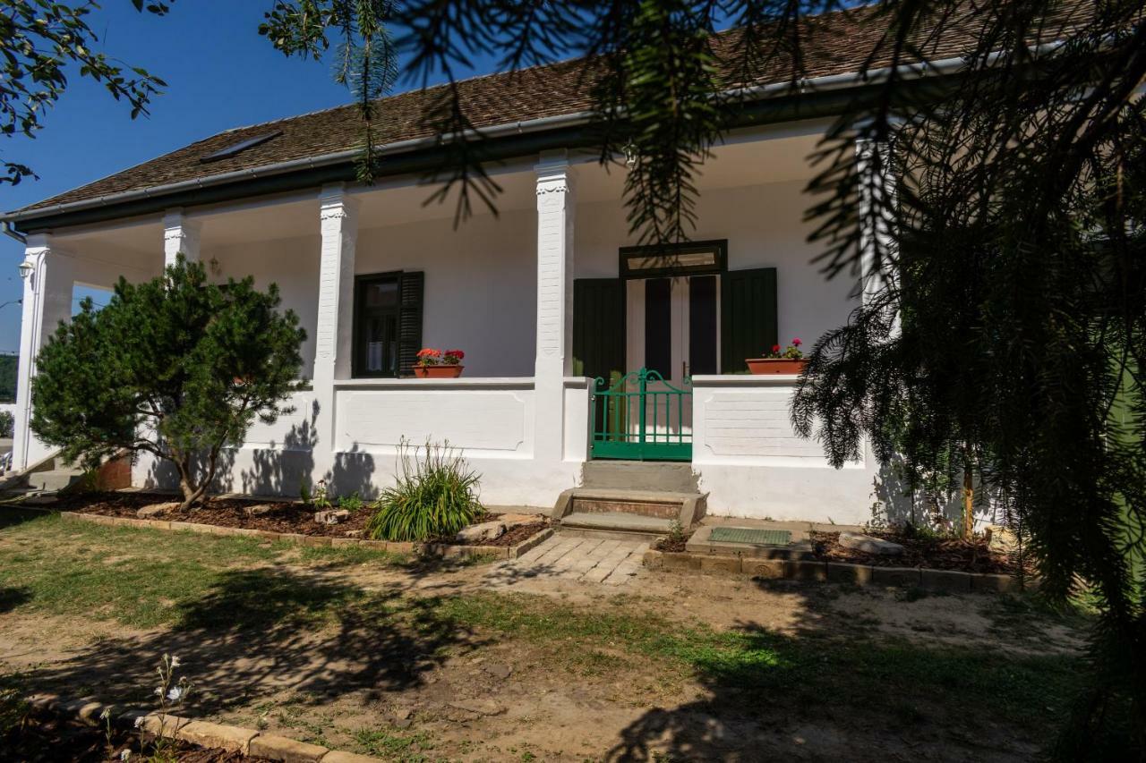 Vaj Bisztró és Vendégház Palkonya Esterno foto